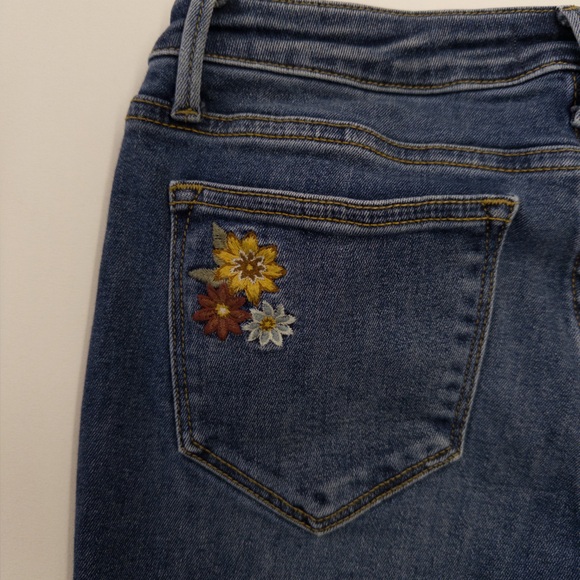 Driftwood Colette Floral Embroidered Crop Jeans Frayed Hem Size 27 EUC - Picture 12 of 13